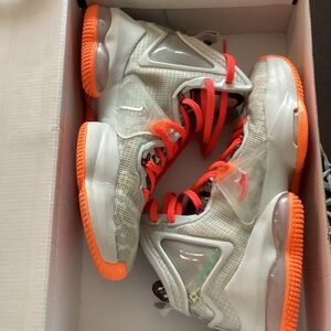 LeBron XIX (GS) (basketball shoes)